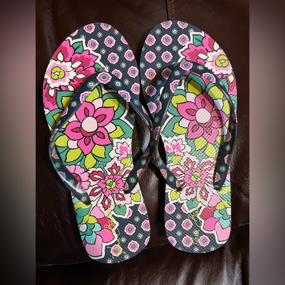 Vera bradley women’s flip flops - size 5/6